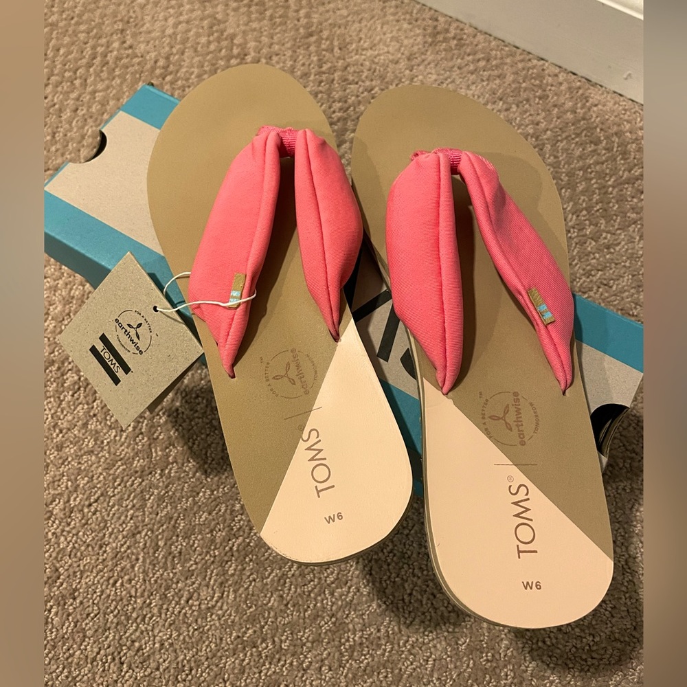 TOMS Woman’s piper pink slippers, size 6